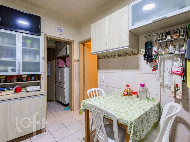 Casa com 230m², 3 dormitórios, 4 vagas, Vila Ipiranga em Porto Alegre