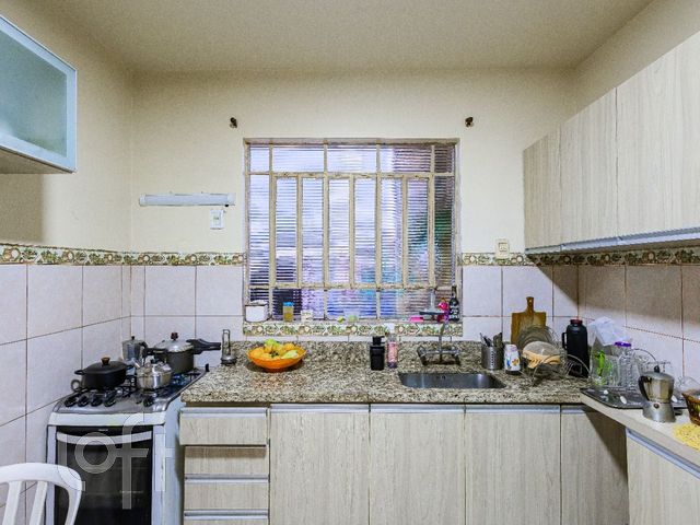 Casa com 230m², 3 dormitórios, 4 vagas, Vila Ipiranga em Porto Alegre