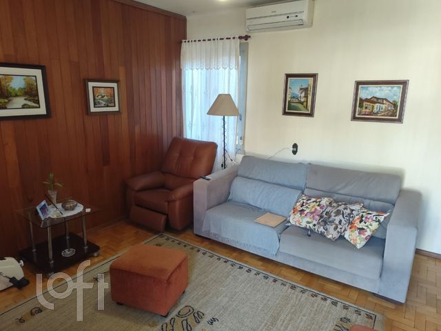 Casa com 230m², 3 dormitórios, 4 vagas, Vila Ipiranga em Porto Alegre
