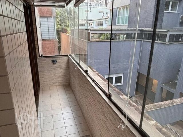 Apartamento com 112m², 3 dormitórios, 1 suíte, 2 vagas, Petrópolis em Porto Alegre