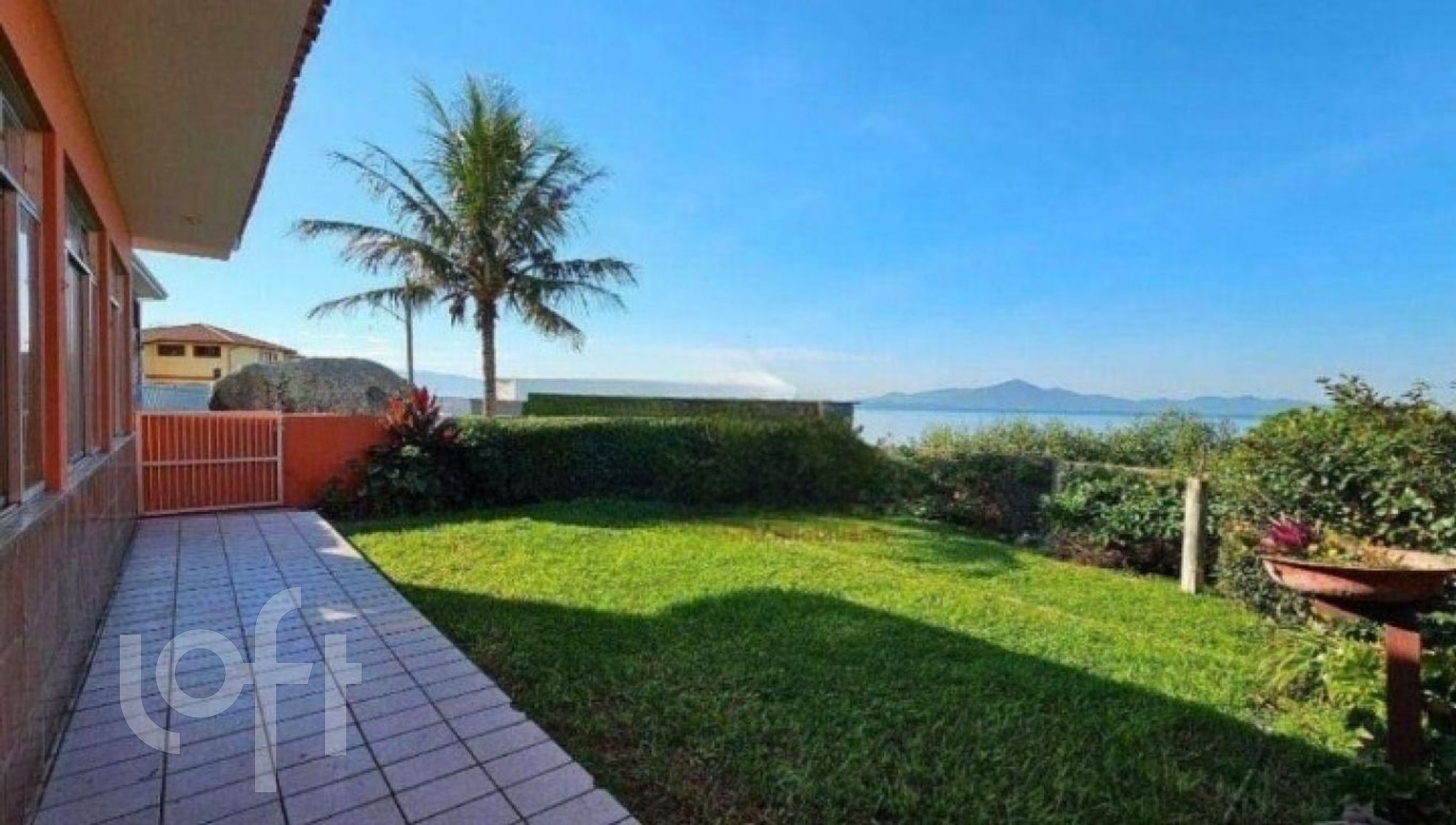 Casa à venda em Ponta de Baixo com 193 m², 3 quartos, 1 suíte, 2 vagas