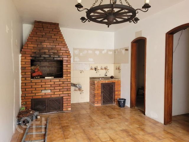 Casa com 400m², 5 dormitórios, 1 suíte, 3 vagas, Petrópolis em Porto Alegre