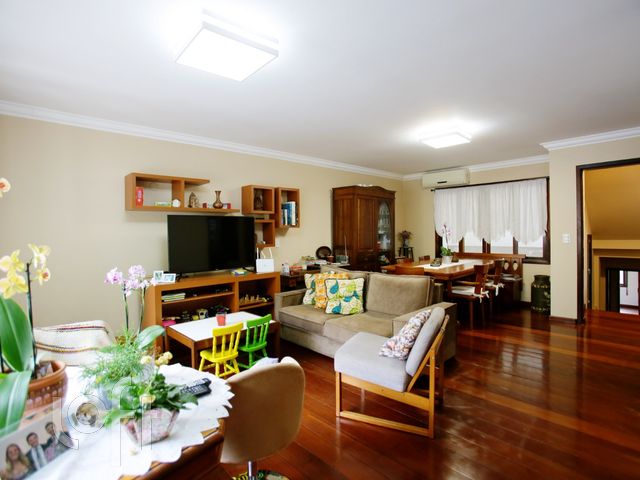 Casa com 362m², 5 dormitórios, 2 suítes, 3 vagas, Higienópolis em Porto Alegre