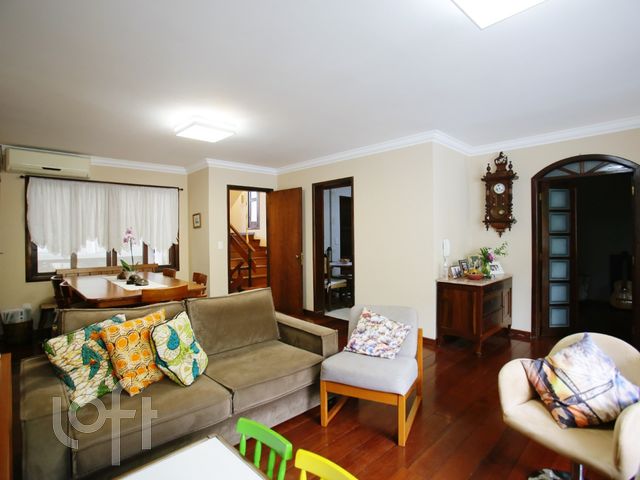 Casa com 362m², 5 dormitórios, 2 suítes, 3 vagas, Higienópolis em Porto Alegre