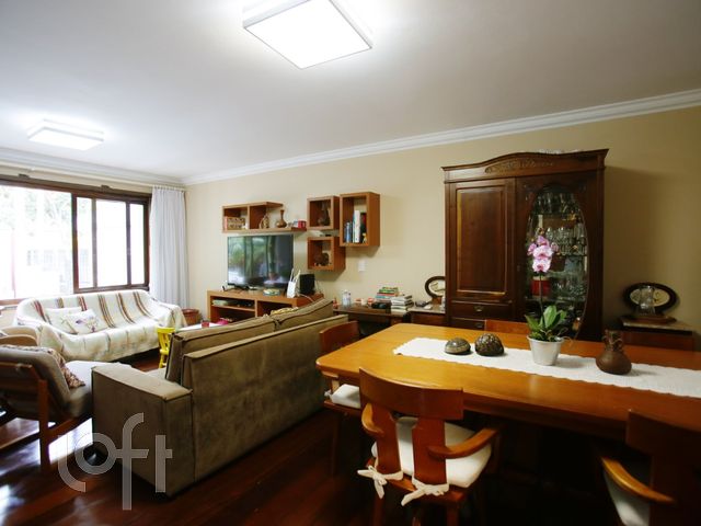 Casa com 362m², 5 dormitórios, 2 suítes, 3 vagas, Higienópolis em Porto Alegre