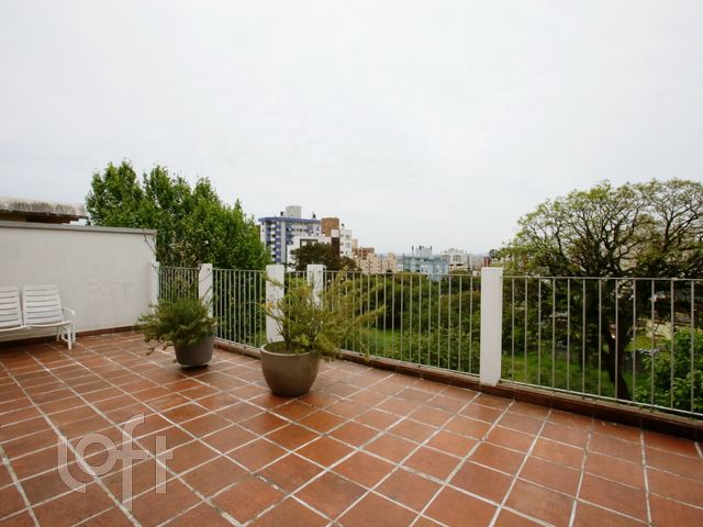 Casa com 362m², 5 dormitórios, 2 suítes, 3 vagas, Higienópolis em Porto Alegre