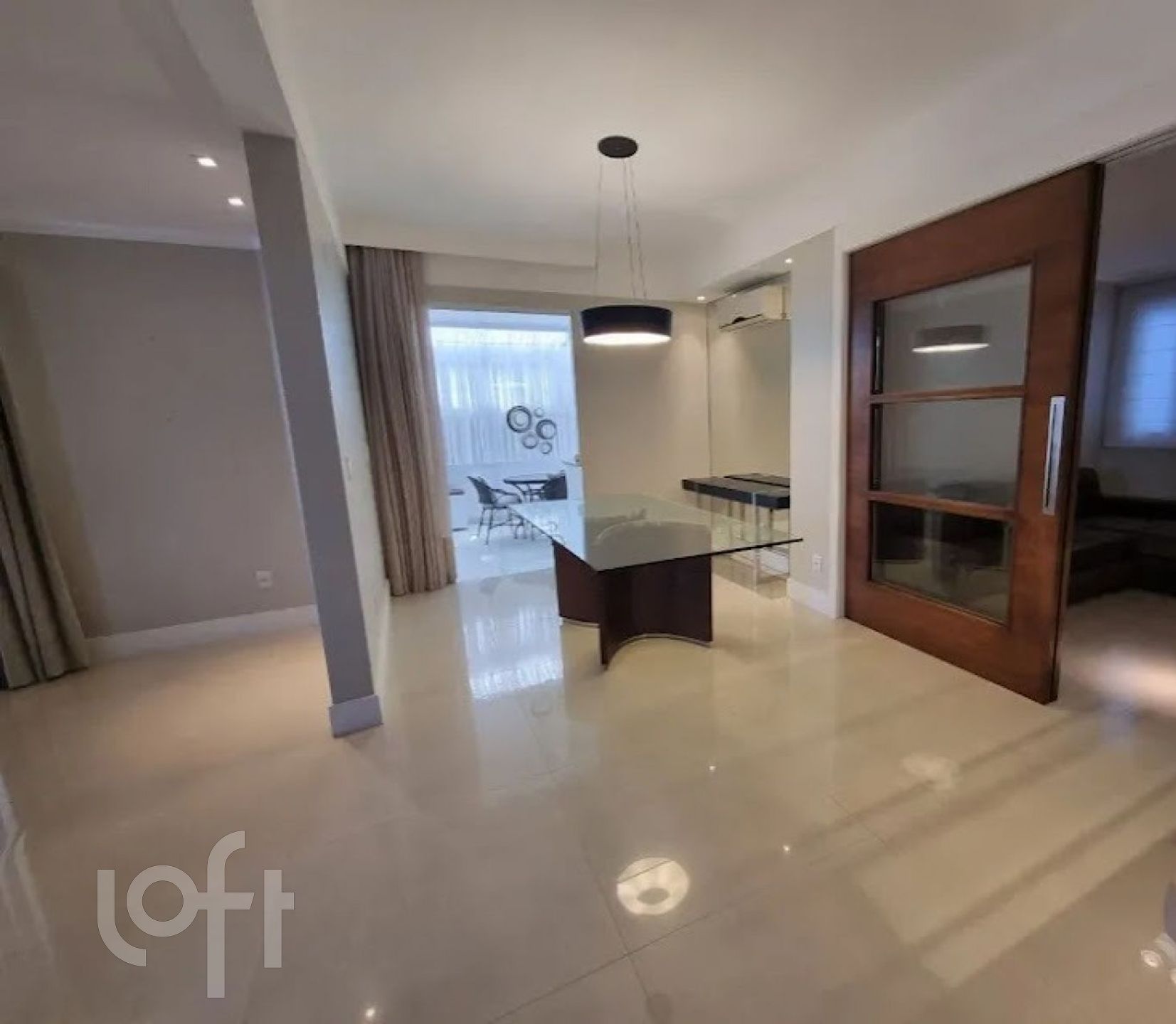 Casa Residencial com 302m², 4 quartos, 4 suítes, 4 garagens, no bairro João Paulo em Florianópolis