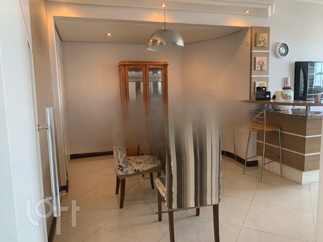 Apartamento com 168m², 4 dormitórios, 1 suíte, 1 vaga, Independência em Porto Alegre