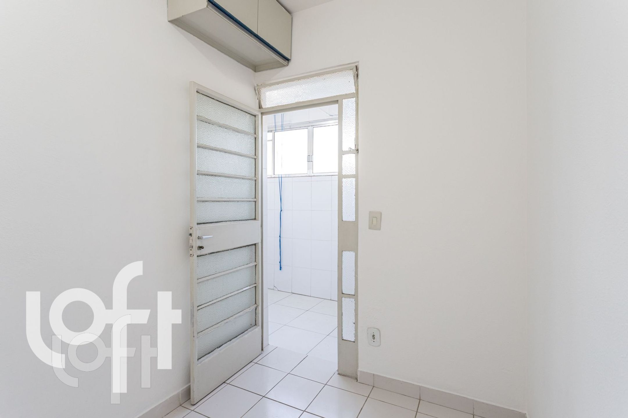 Apartamento à venda com 2 quartos, 70m² - Foto 2