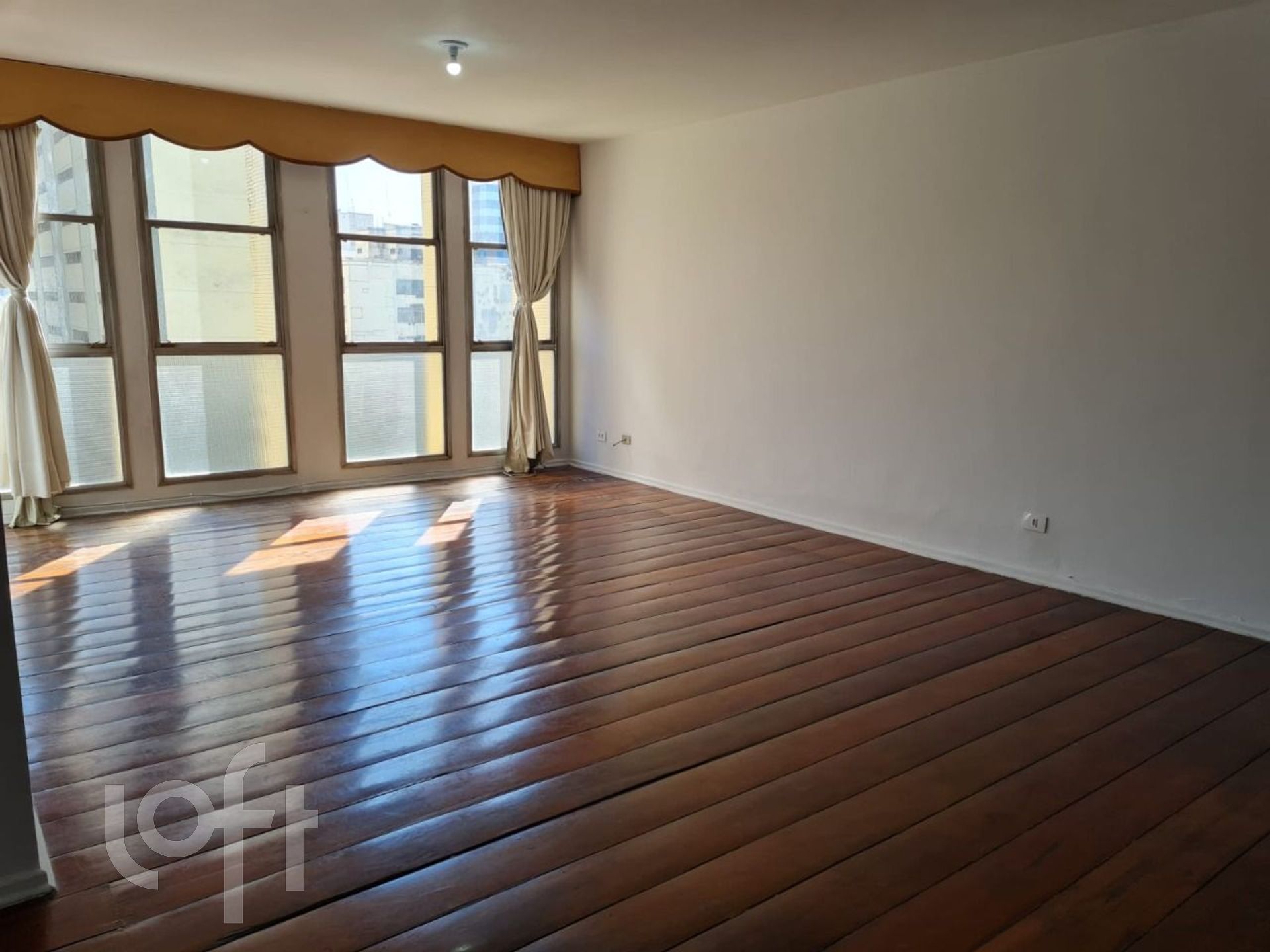 Apartamento à venda com 3 quartos, 160m² - Foto 2