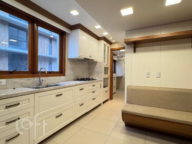 Apartamento com 153m², 3 dormitórios, 1 suíte, 2 vagas, Bela Vista em Porto Alegre