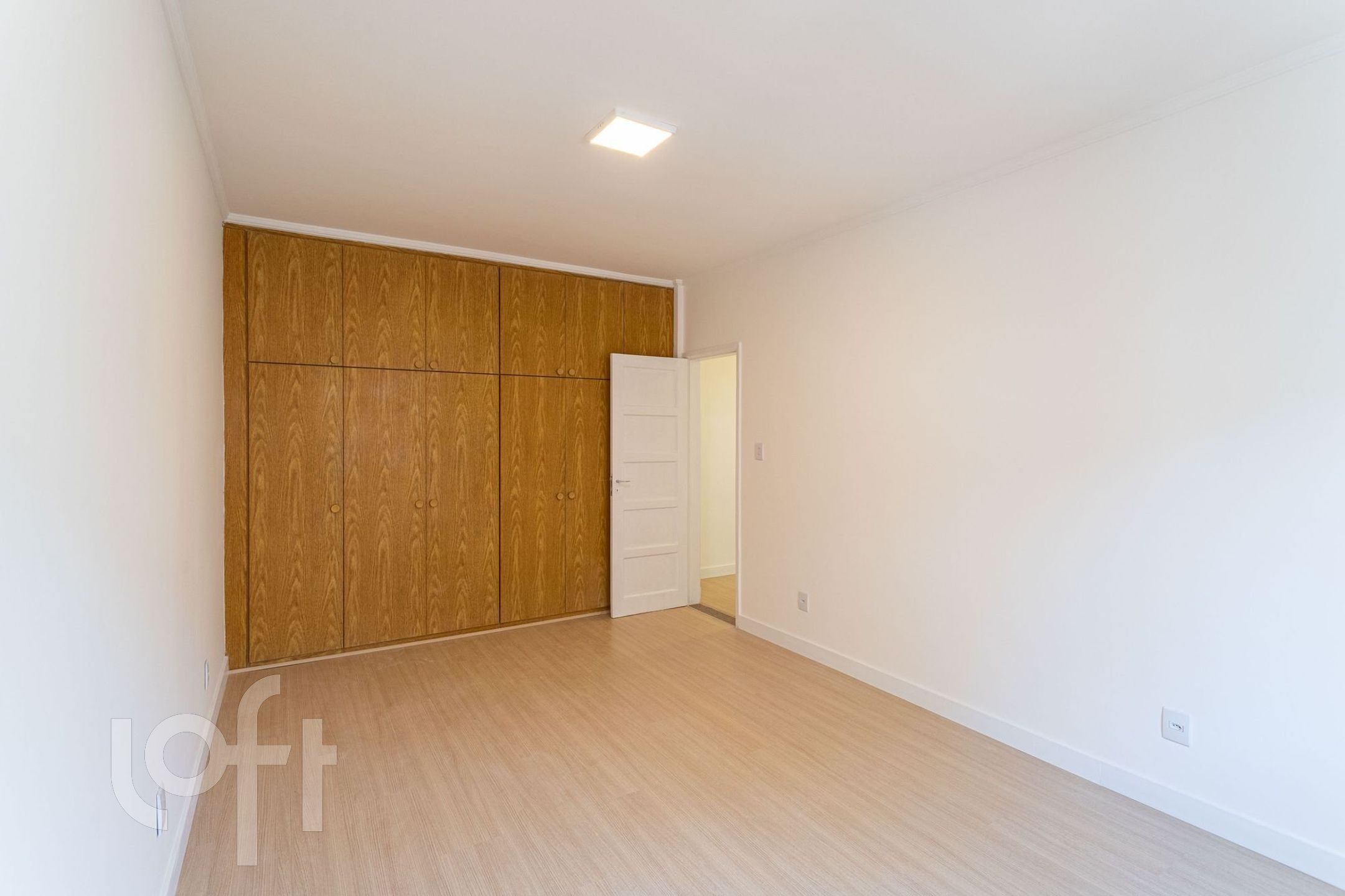 Apartamento à venda com 1 quarto, 57m² - Foto 2