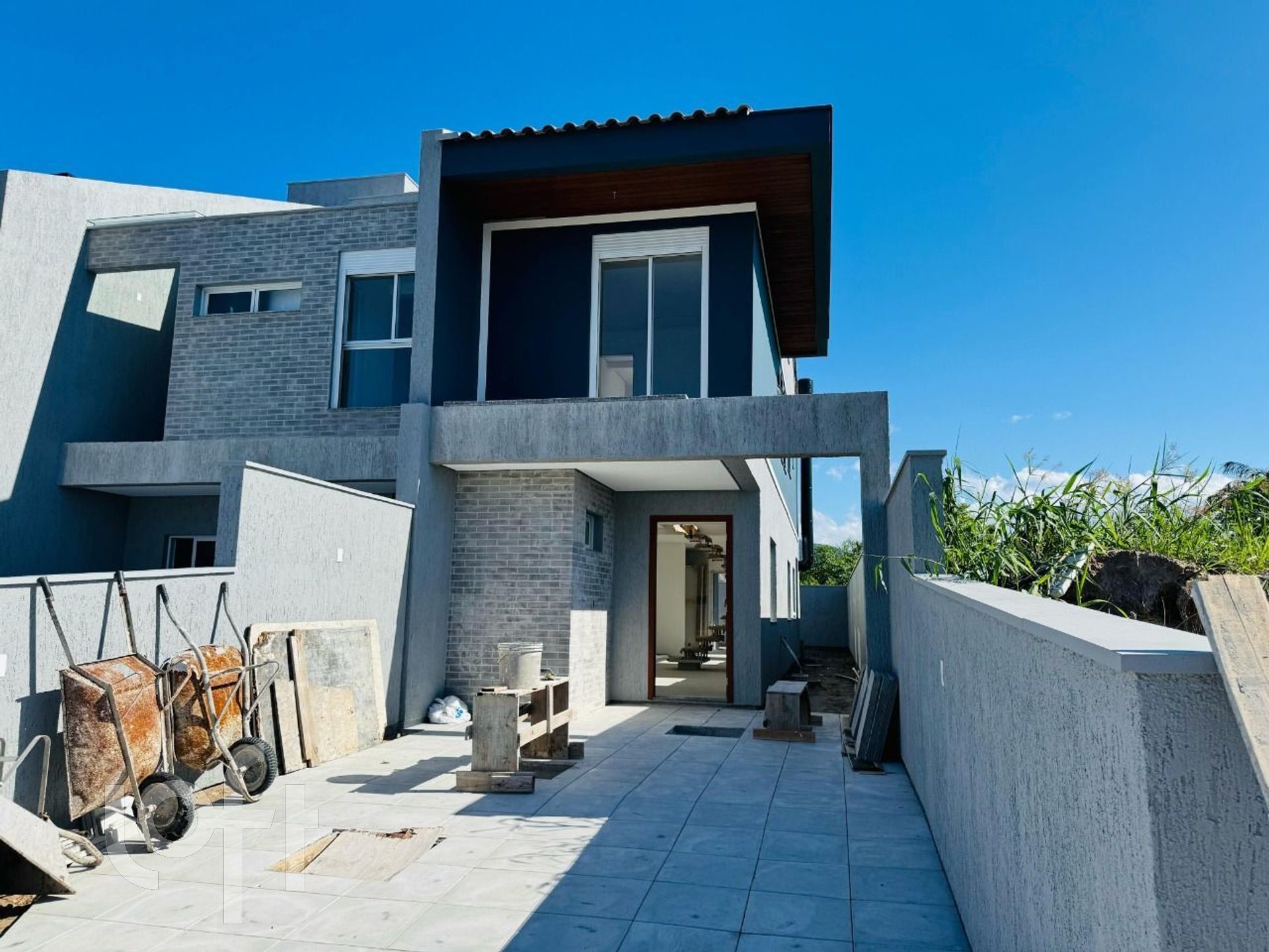 Casa a venda a em loteamento no Campeche.