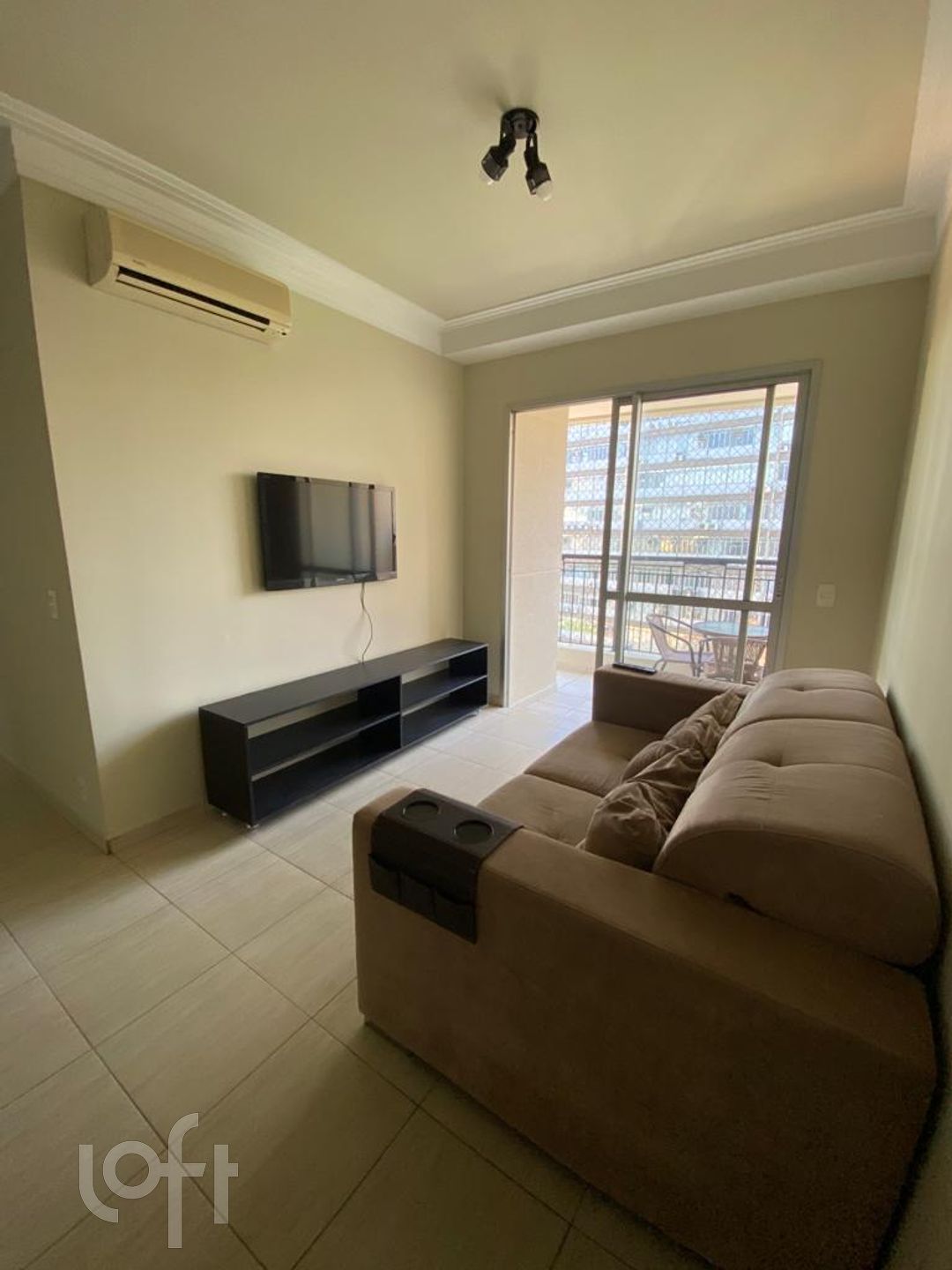 Apartamento à venda com 2 quartos, 64m² - Foto 2