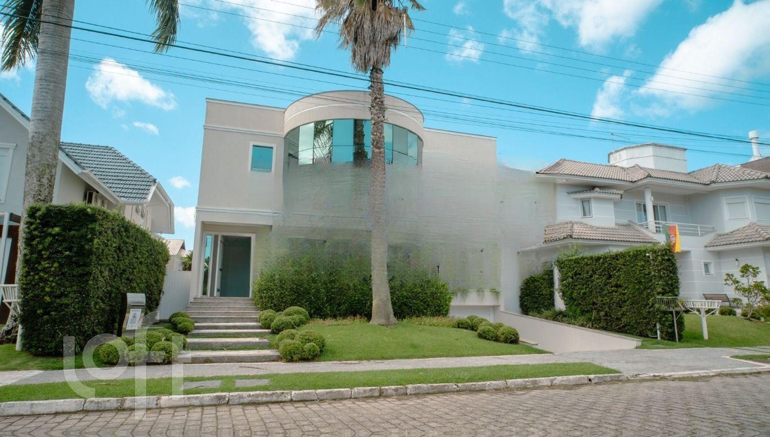 Casa à venda em Jurere Oeste com 450 m², 4 quartos, 4 suítes, 6 vagas