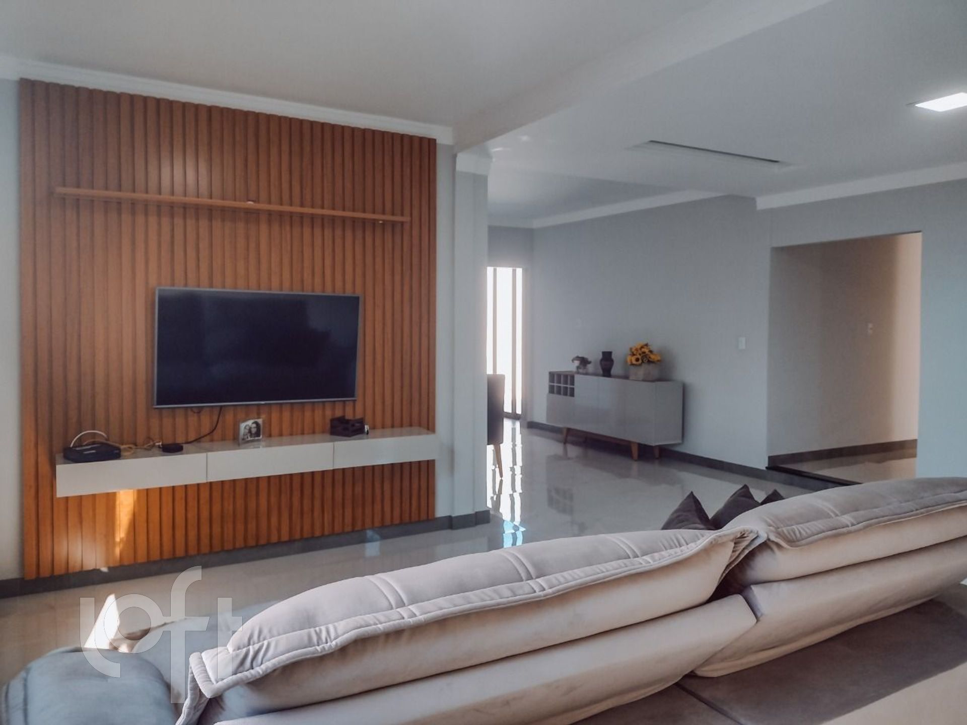 Casa à venda em Ingleses com 132 m², 4 quartos, 2 suítes, 2 vagas