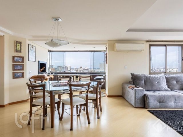 Apartamento com 89m², 2 dormitórios, 1 suíte, 1 vaga, Petrópolis em Porto Alegre