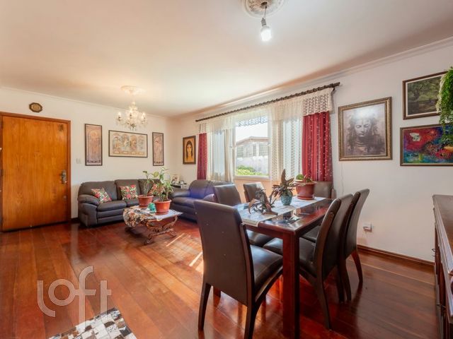 Apartamento com 213m², 3 dormitórios, 1 suíte, 2 vagas, Petrópolis em Porto Alegre