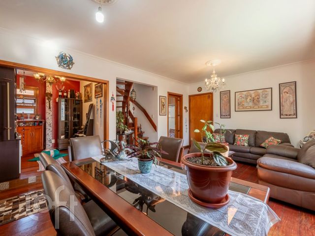 Apartamento com 213m², 3 dormitórios, 1 suíte, 2 vagas, Petrópolis em Porto Alegre