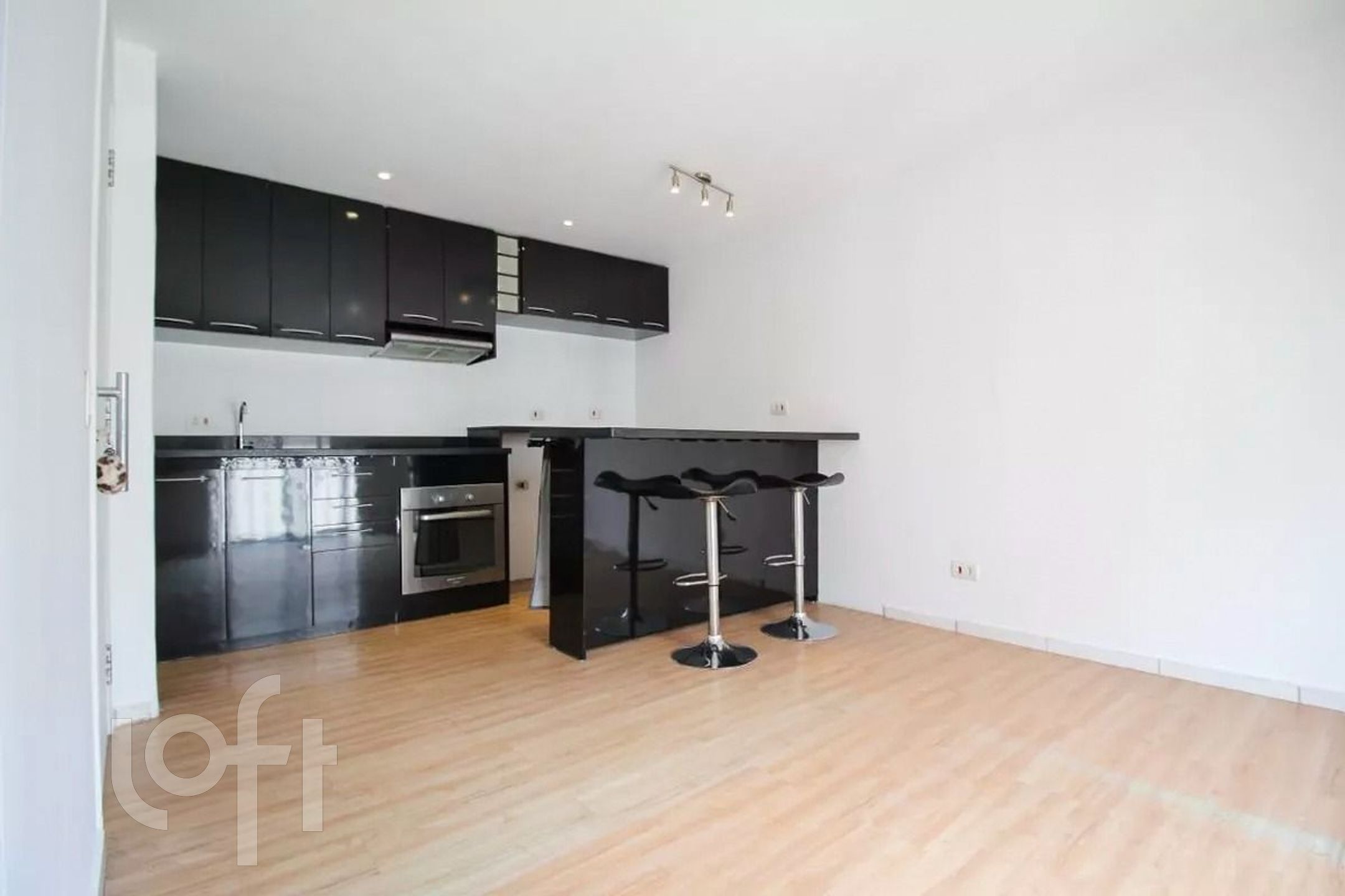 Apartamento à venda com 1 quarto, 68m² - Foto 4