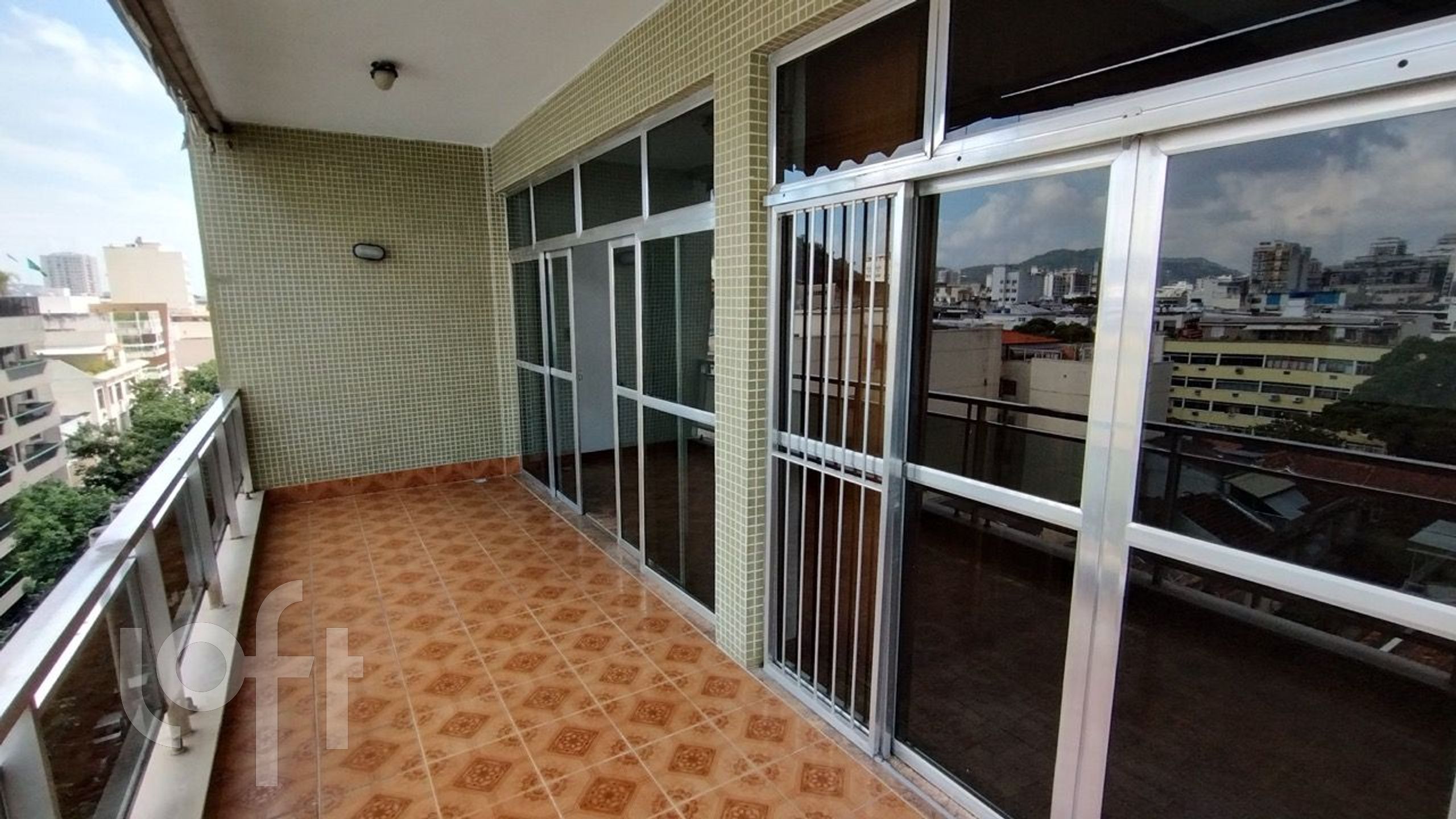 Apartamento à venda com 4 quartos, 160m² - Foto 2