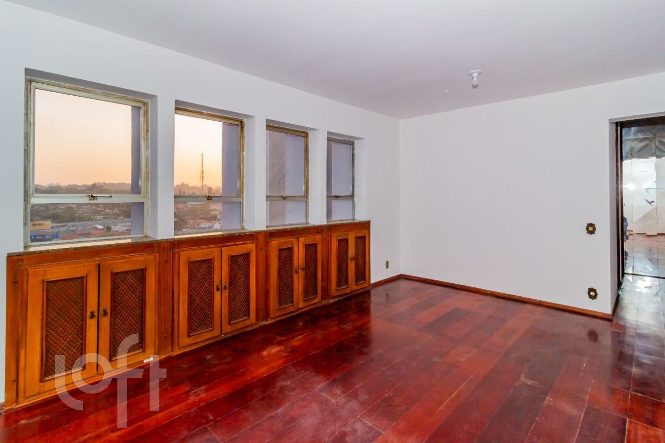 Apartamento à venda com 2 quartos, 65m² - Foto 2