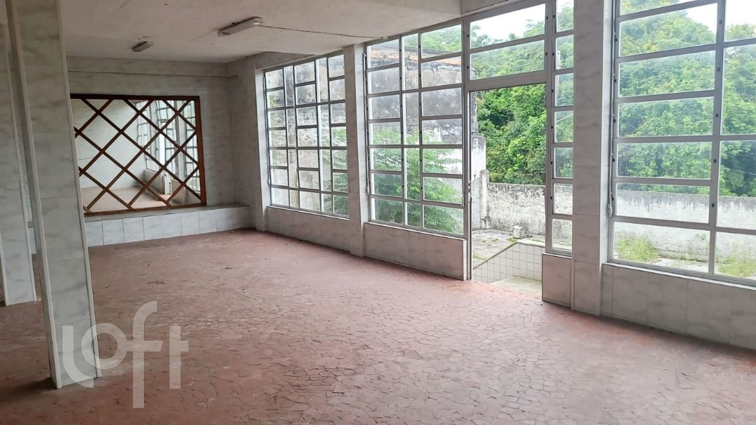 Casa Residencial com 274m², 4 quartos, 2 garagens, no bairro Estreito em Florianópolis
