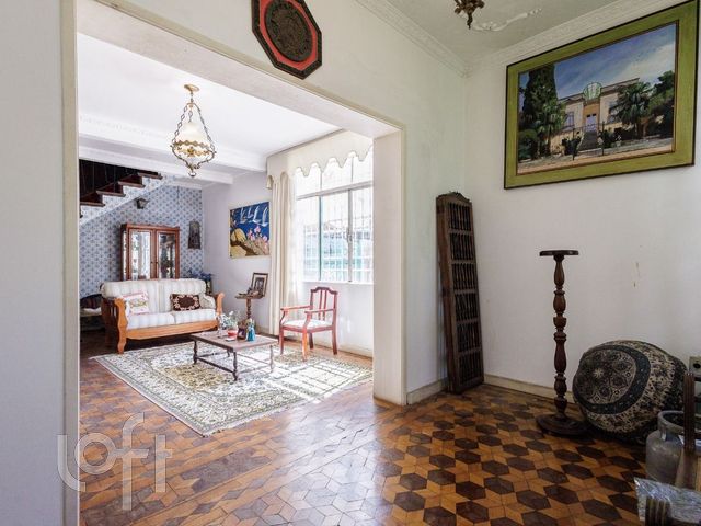 Casa com 260m², 3 dormitórios, 3 vagas, Petrópolis em Porto Alegre