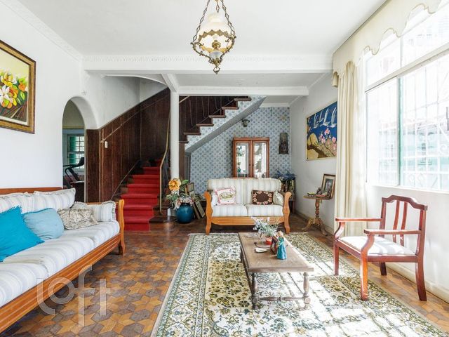 Casa com 260m², 3 dormitórios, 3 vagas, Petrópolis em Porto Alegre