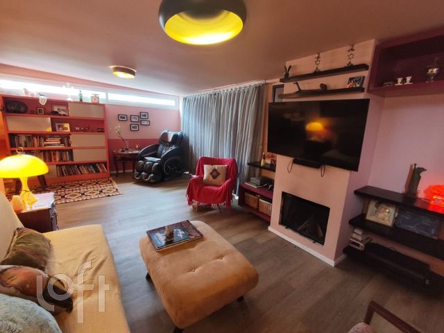 Apartamento com 140m², 3 dormitórios, 1 suíte, 2 vagas, Petrópolis em Porto Alegre