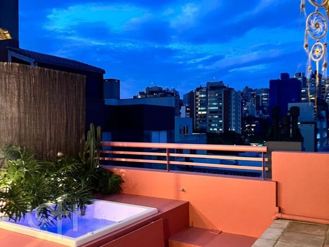 Apartamento com 140m², 3 dormitórios, 1 suíte, 2 vagas, Petrópolis em Porto Alegre