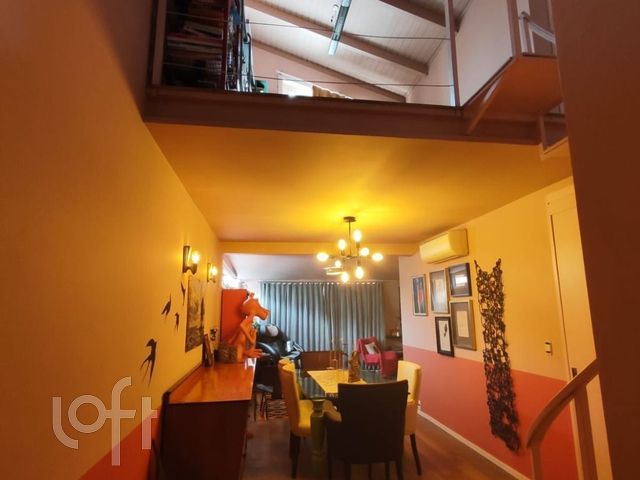 Apartamento com 140m², 3 dormitórios, 1 suíte, 2 vagas, Petrópolis em Porto Alegre