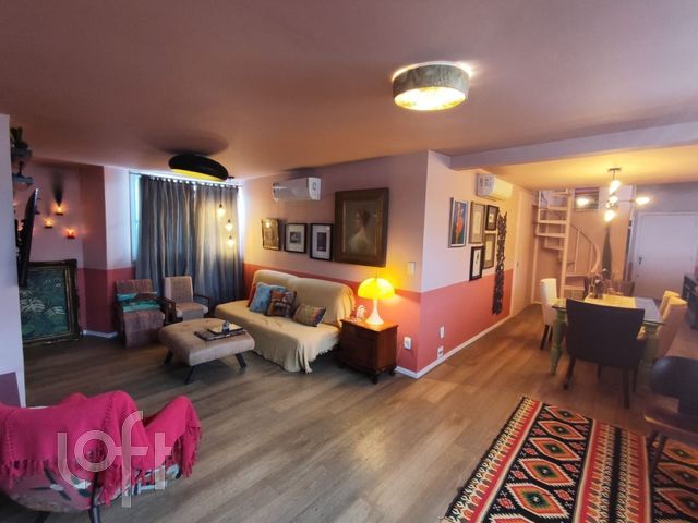 Apartamento com 140m², 3 dormitórios, 1 suíte, 2 vagas, Petrópolis em Porto Alegre