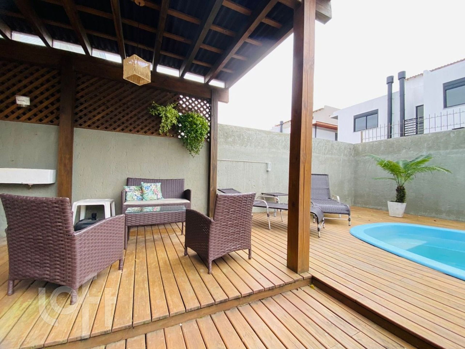 Casa à venda em Campeche Central com 150 m², 3 quartos, 1 suíte, 2 vagas