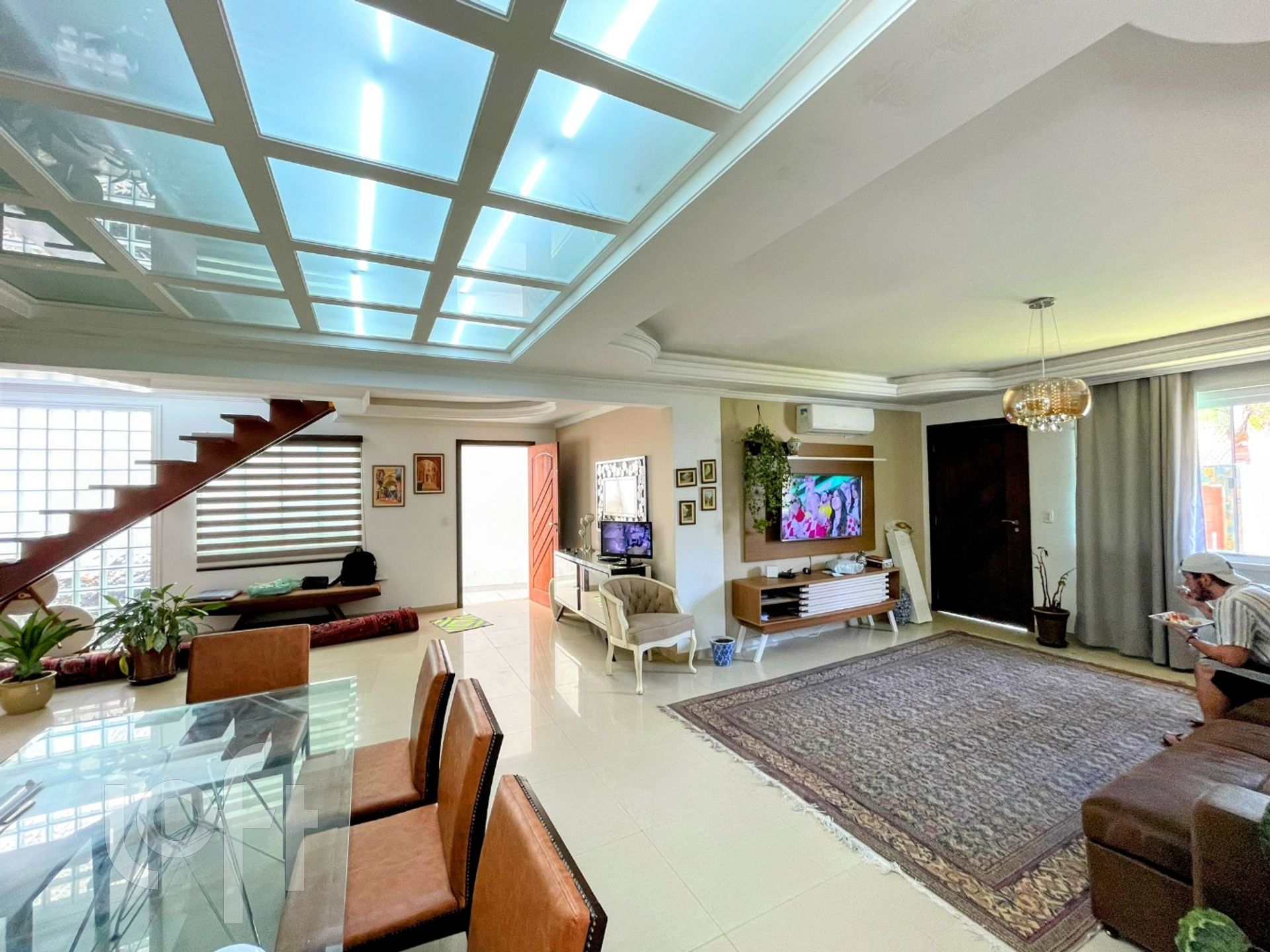 Casa Residencial com 358m², 5 quartos, 3 suítes, 4 garagens, no bairro Barra em Balneário Camboriú