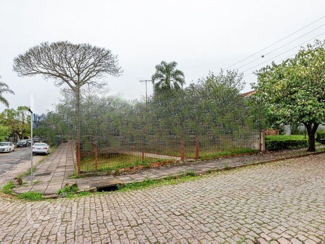 Casa com 172m², 3 dormitórios, 1 suíte, 3 vagas, Três Figueiras em Porto Alegre