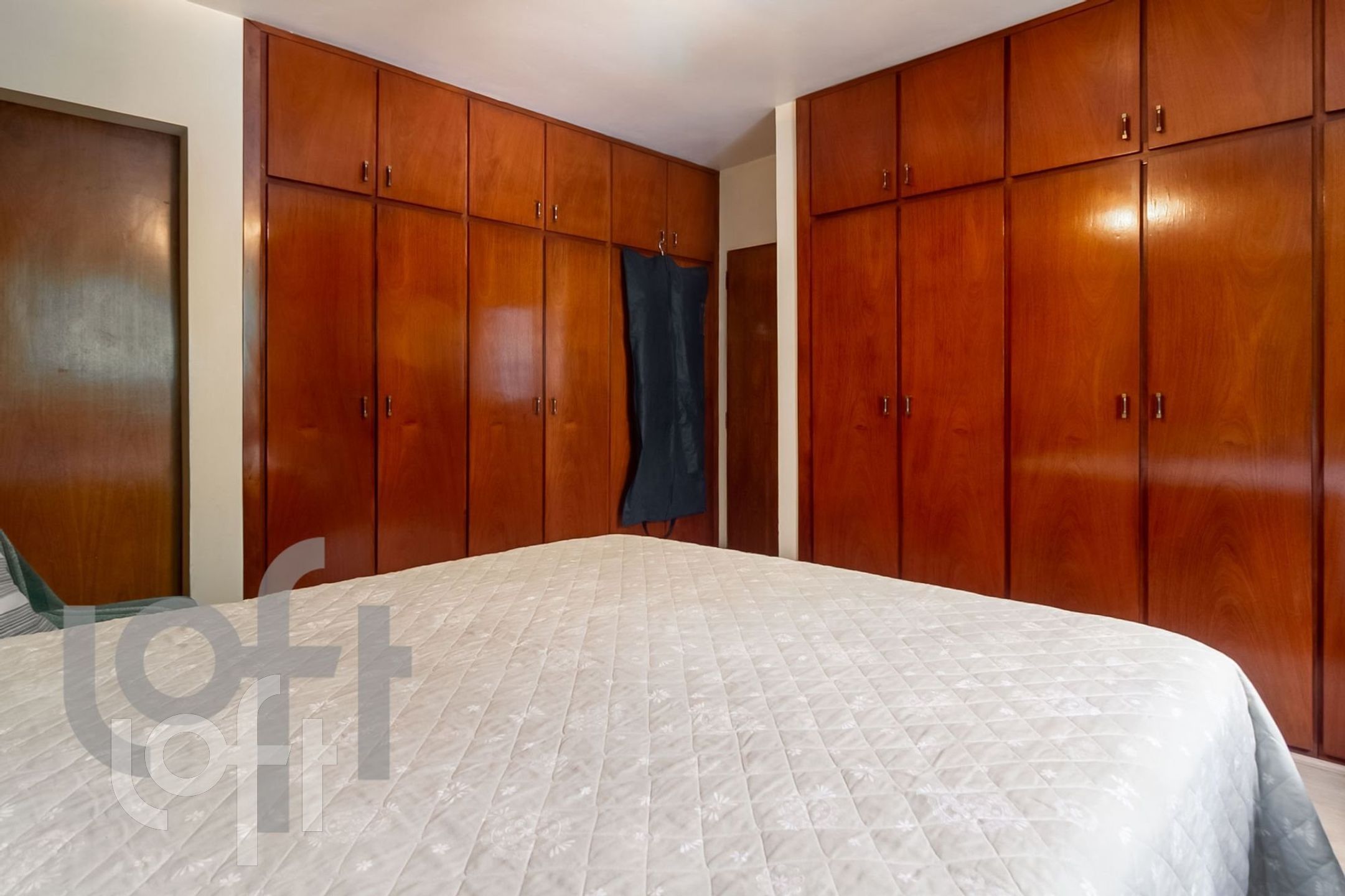 Apartamento à venda com 1 quarto, 180m² - Foto 2