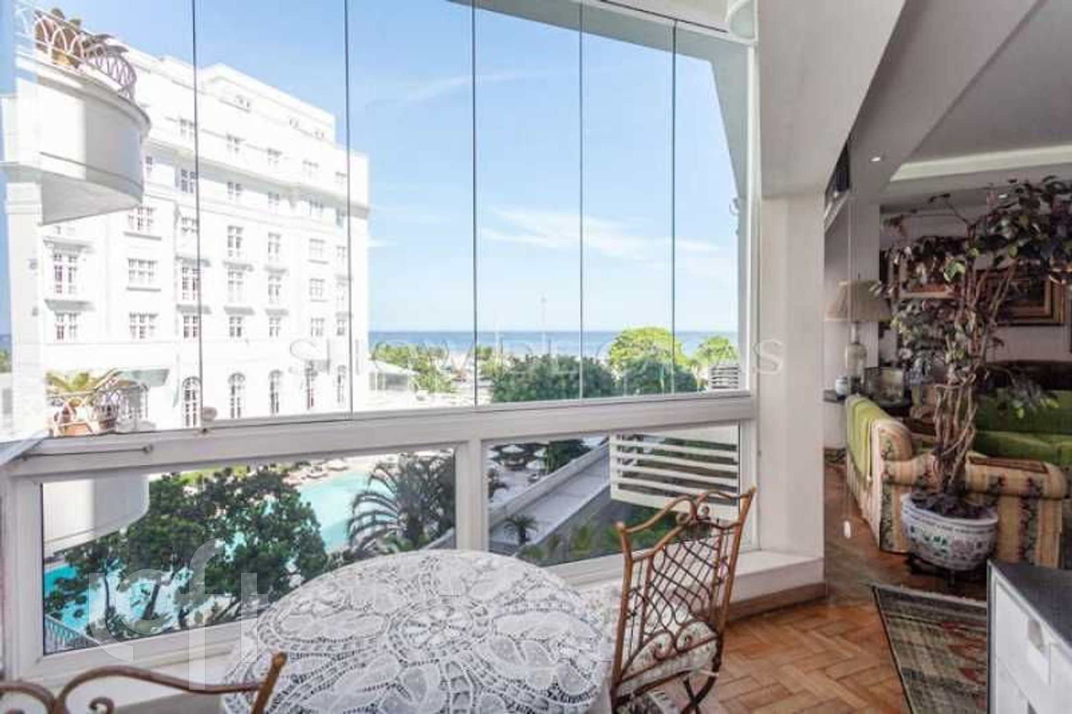 Apartamento à venda com 2 quartos, 300m² - Foto 2