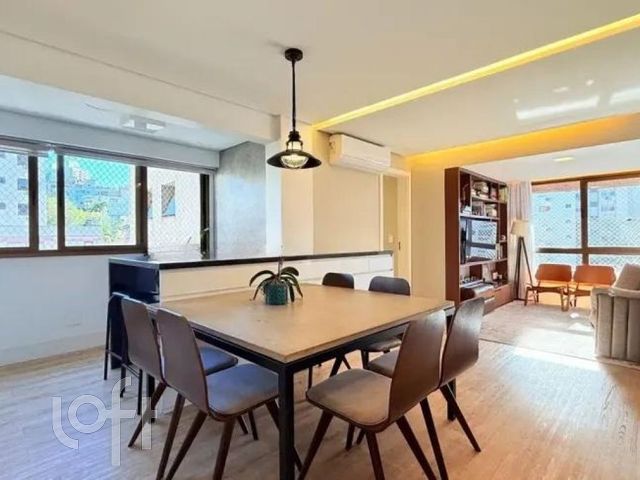 Apartamento com 90m², 2 dormitórios, 1 suíte, 2 vagas, Higienópolis em Porto Alegre