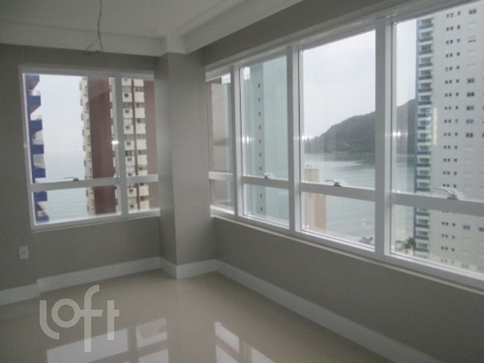 Apartamento à venda em Barra Sul com 136 m², 3 quartos, 3 suítes, 3 vagas