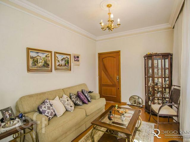 Casa com 209m², 3 dormitórios, 1 suíte, 4 vagas, Vila Ipiranga em Porto Alegre