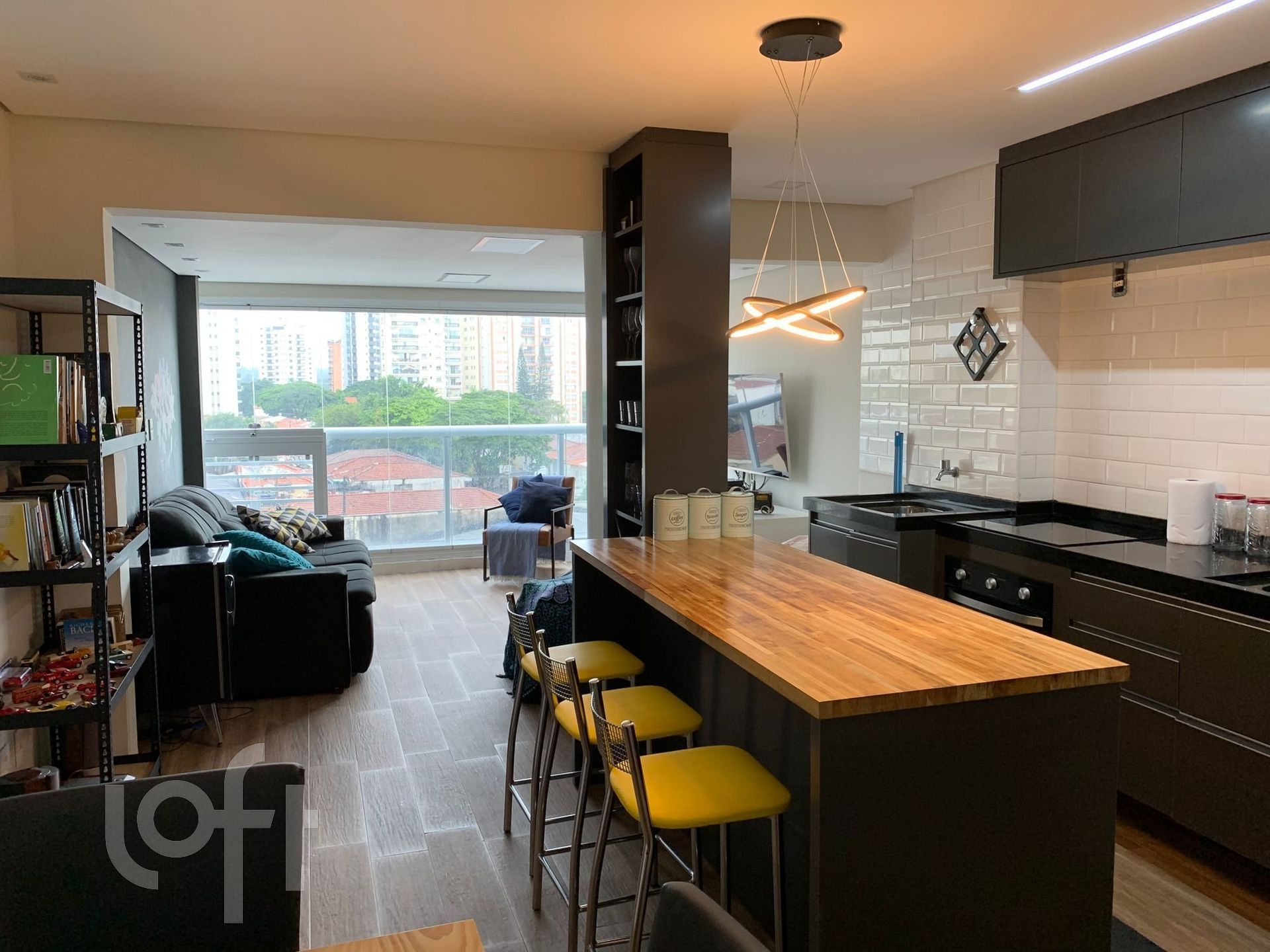 Apartamento à venda com 2 quartos, 70m² - Foto 1