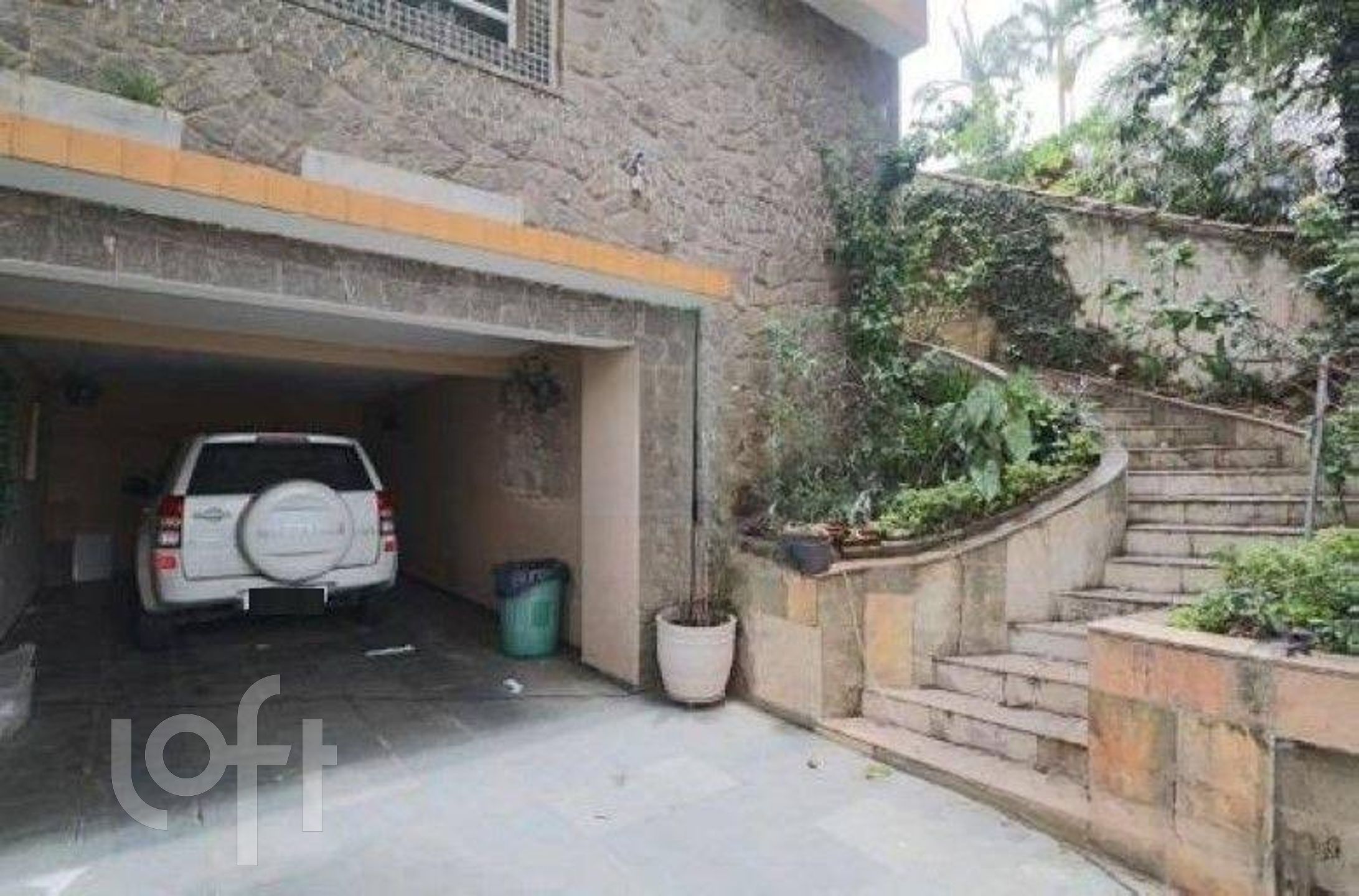 Casa à venda com 3 quartos, 277m² - Foto 1