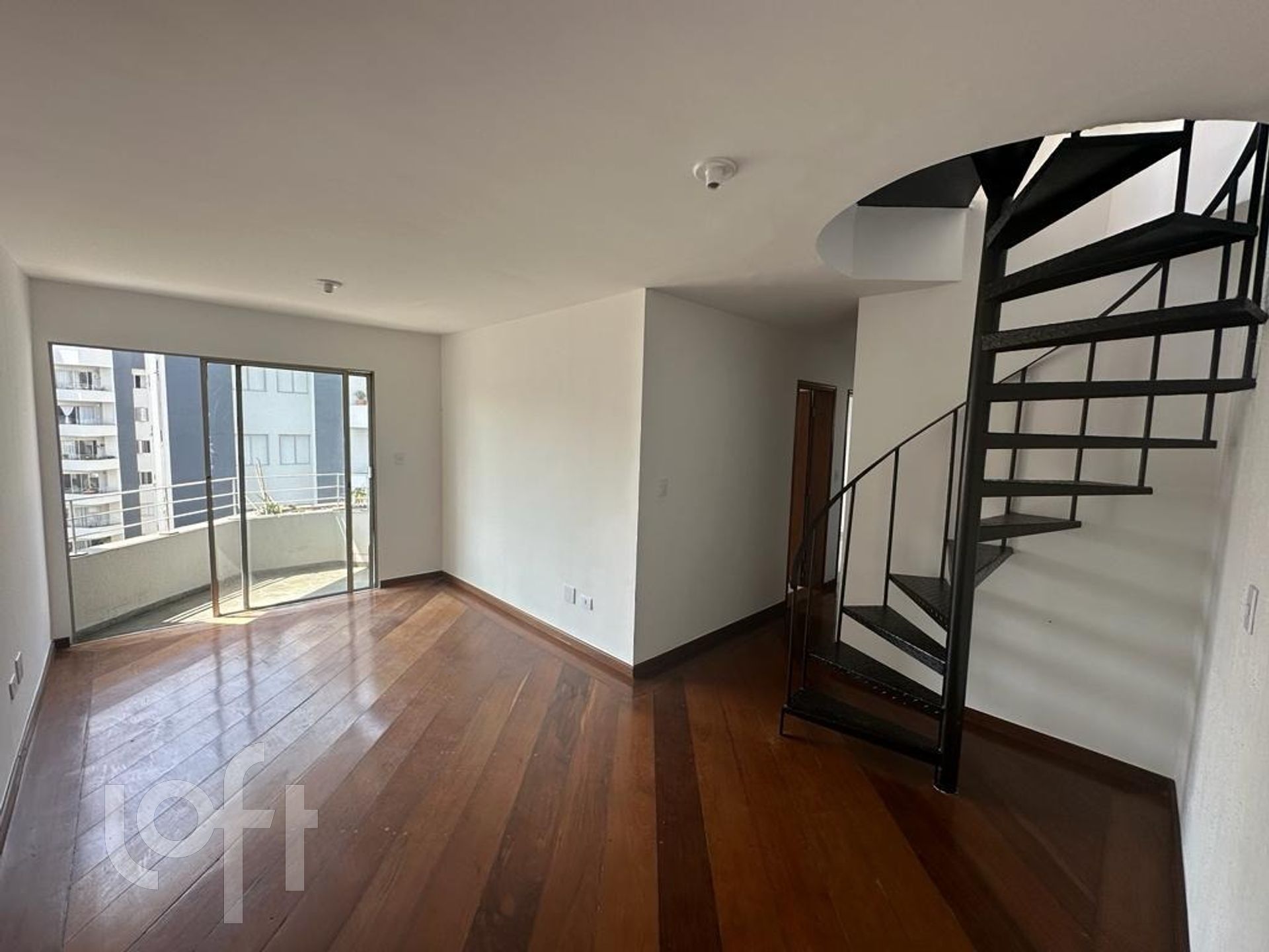 Apartamento à venda com 3 quartos, 138m² - Foto 1