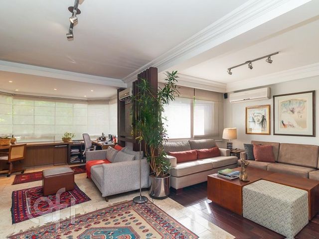 Apartamento com 150m², 3 dormitórios, 1 suíte, 2 vagas, Bela Vista em Porto Alegre