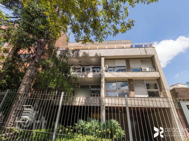 Apartamento com 296m², 3 dormitórios, 1 suíte, 3 vagas, Petrópolis em Porto Alegre