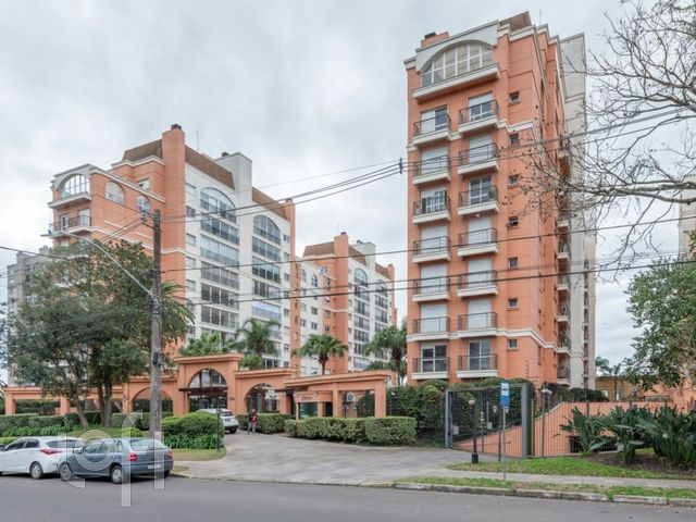 Apartamento com 163m², 3 dormitórios, 3 suítes, 4 vagas, Jardim Europa em Porto Alegre
