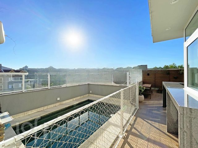 Casa com 453m², 3 dormitórios, 3 suítes, 5 vagas, Chácara das Pedras em Porto Alegre