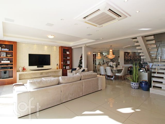 Casa com 453m², 3 dormitórios, 3 suítes, 5 vagas, Chácara das Pedras em Porto Alegre