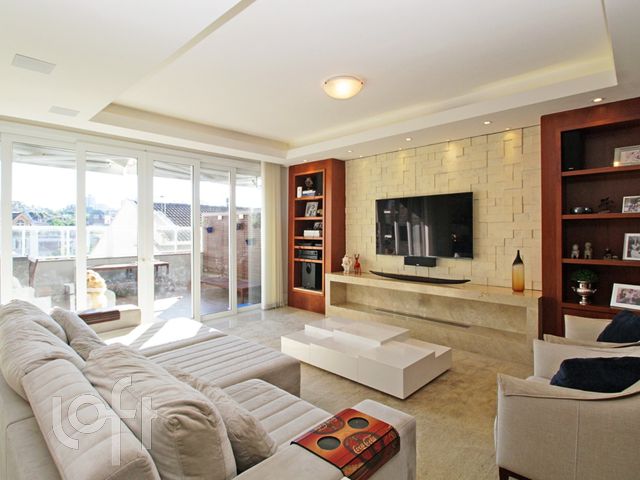 Casa com 453m², 3 dormitórios, 3 suítes, 5 vagas, Chácara das Pedras em Porto Alegre